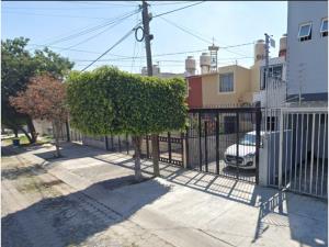 Casa en Jardines Del Valle, Zapopan, Jalisco