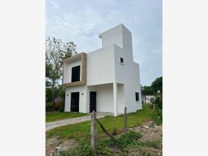 Casa en venta en Ecológica Licenciado Carlos A. Madrazo Becerra, Comalcalco — foto 2 de 8
