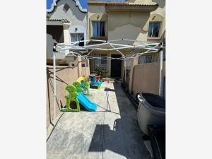 Casa en venta en Villa Residencial Santa Fe 5ta. Sección, Tijuana — foto 2 de 15