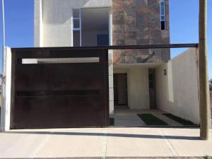 Casa en venta en Cuatro Caminos, Cuautlancingo, Puebla