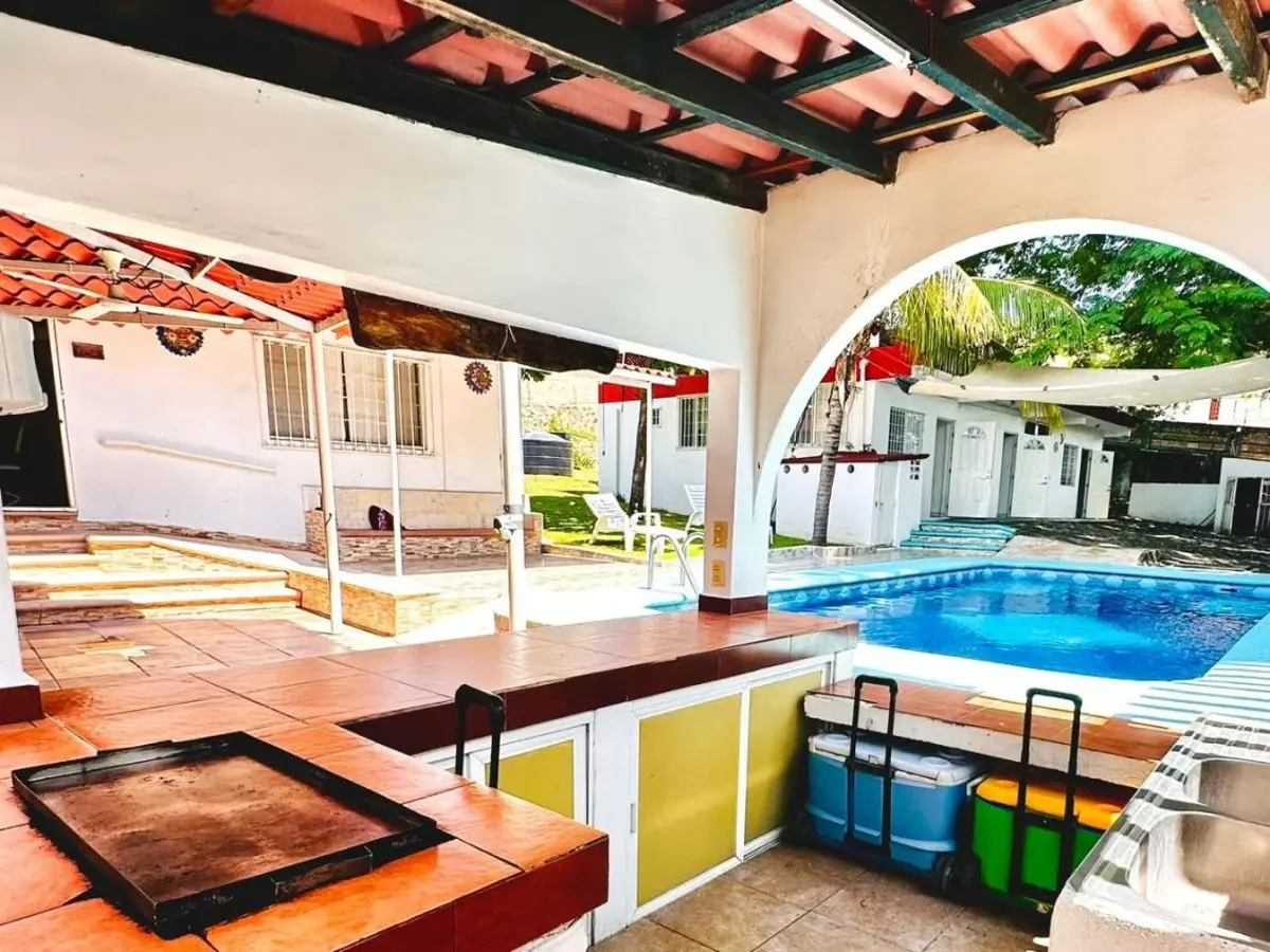 Casa en venta en Tequesquitengo, Jojutla — foto 1 de 32