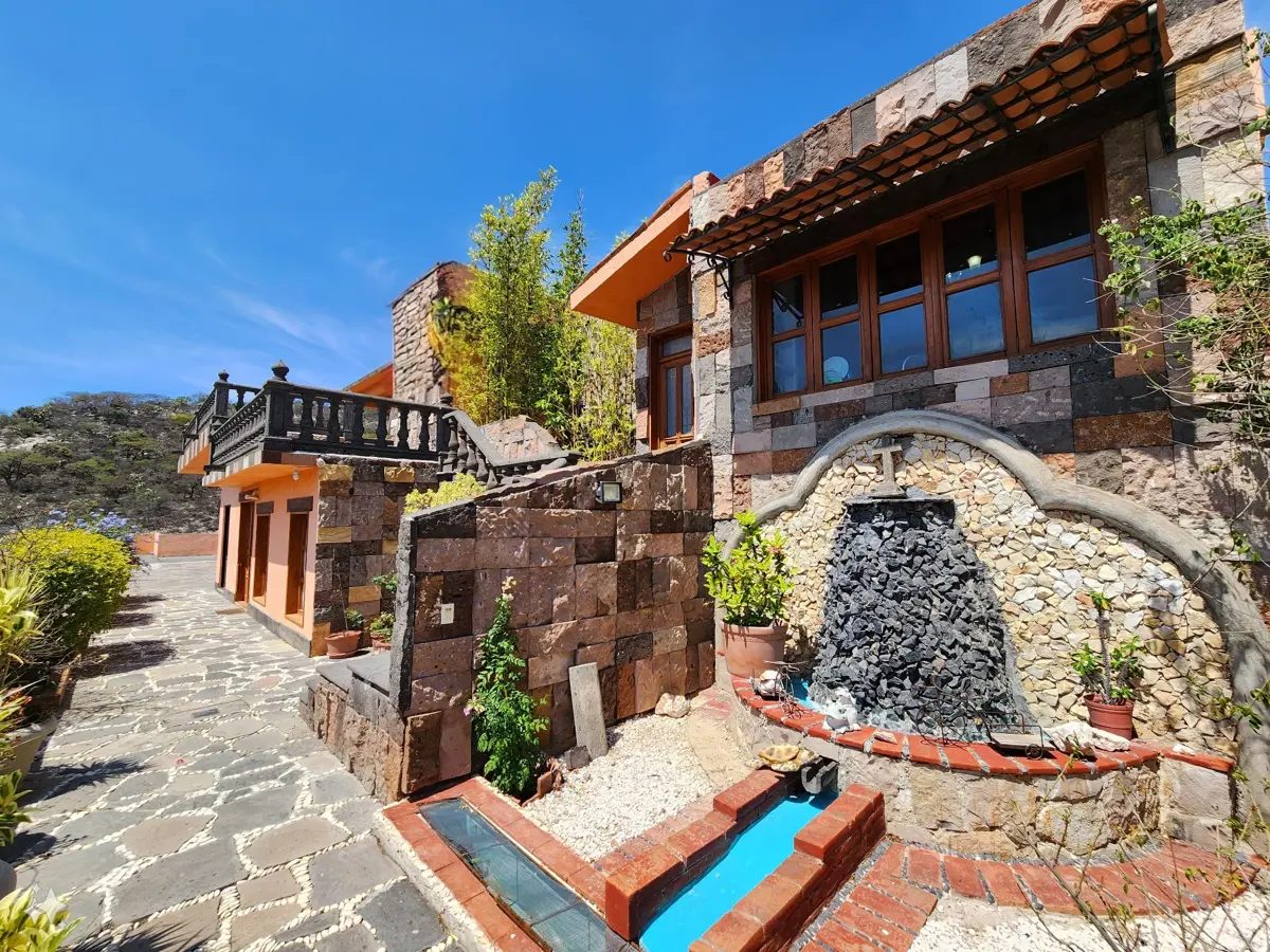 Hotel en venta en Bernal, Ezequiel Montes — foto 1 de 18