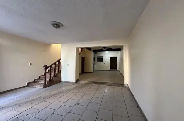 Casa en venta en Oblatos, Guadalajara — foto 2 de 9
