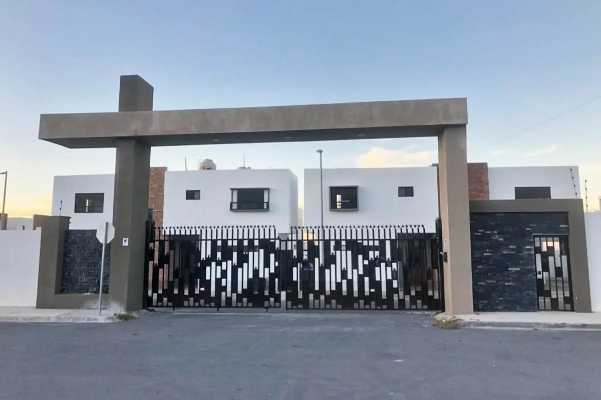 Casa en venta en Cordillera, Saltillo — foto 1 de 16