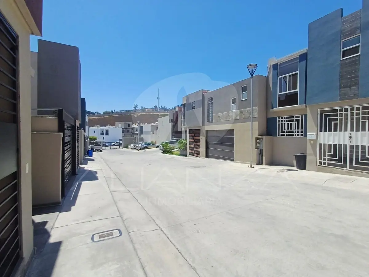 Casa en renta en Valle del Pedregal, Tijuana — foto 1 de 19
