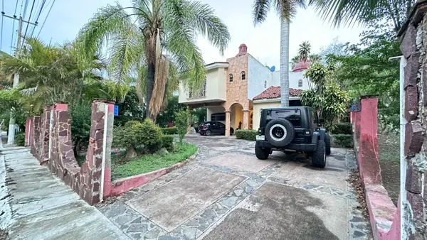 Casa en venta en Las Cañadas (Bosques de San Isidro), Zapopan — foto 2 de 36