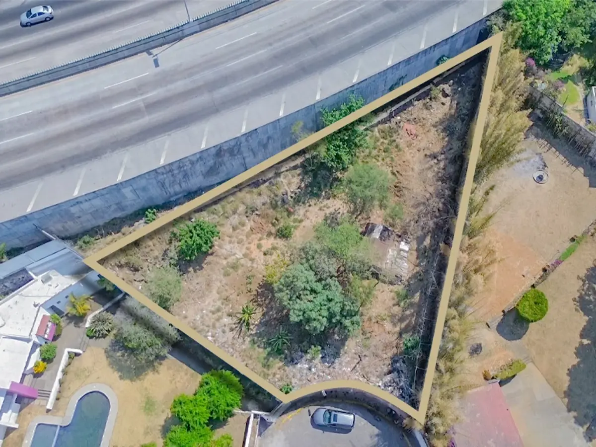 Terreno en venta en Lomas de Cortes, Cuernavaca — foto 1 de 8