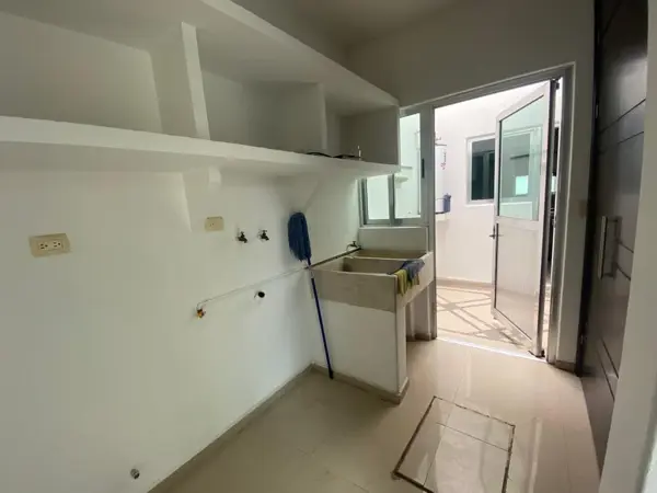 Casa en venta en Colinas de San Miguel, Culiacán — foto 2 de 33