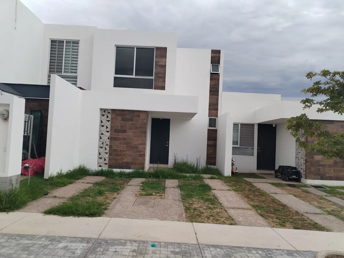 Casa en venta en Castelo San Francisco, San Francisco de los Romo — foto 1 de 12