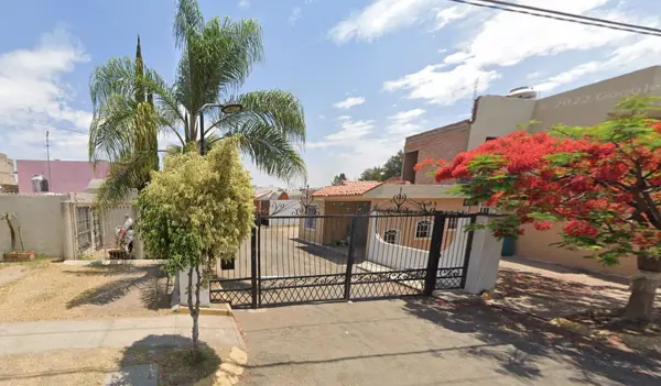 Casa en venta en Hacienda Santa Fe, Tlajomulco de Zúñiga — foto 2 de 42