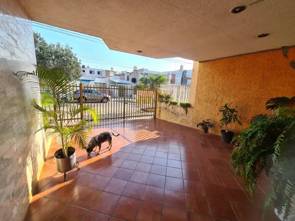 Casa en venta en Colinas de la Normal, Guadalajara — foto 2 de 9
