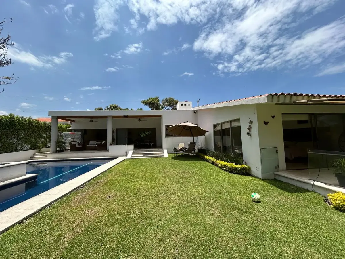Casa en venta en Lomas de Cocoyoc, Atlatlahucan — foto 1 de 38