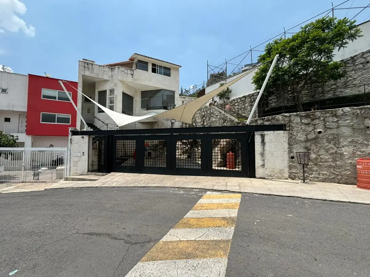 Casa en venta en Paseos del Bosque, Naucalpan de Juárez — foto 1 de 48
