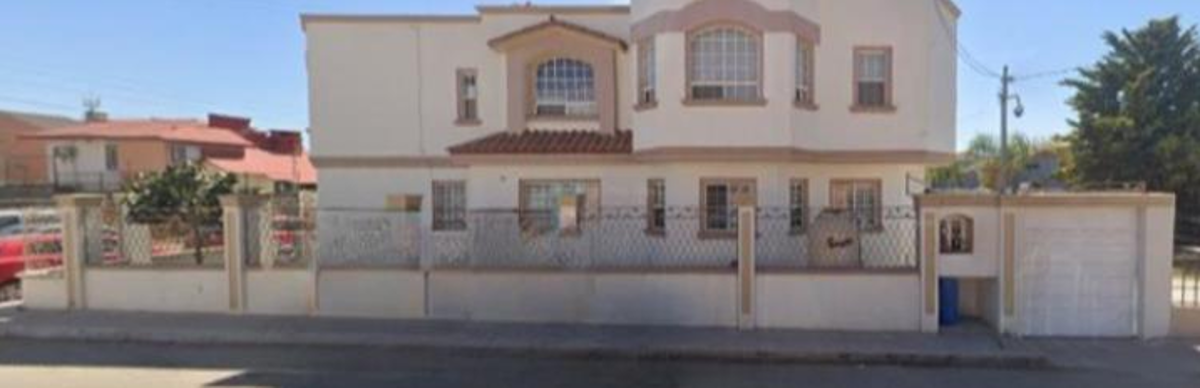 Casa en venta en Valle Dorado, Ensenada — foto 1 de 4
