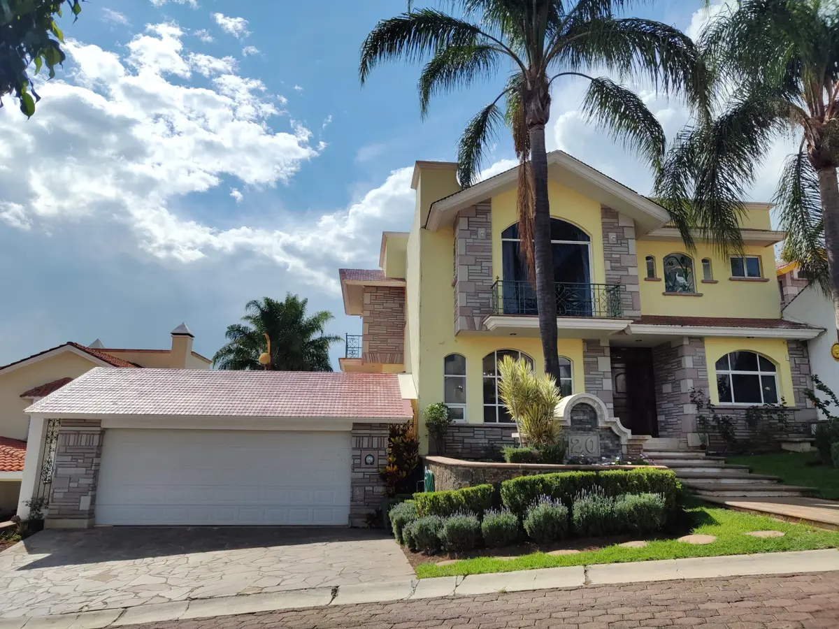 Casa en venta en Cumbres Morelia, Morelia — foto 1 de 55