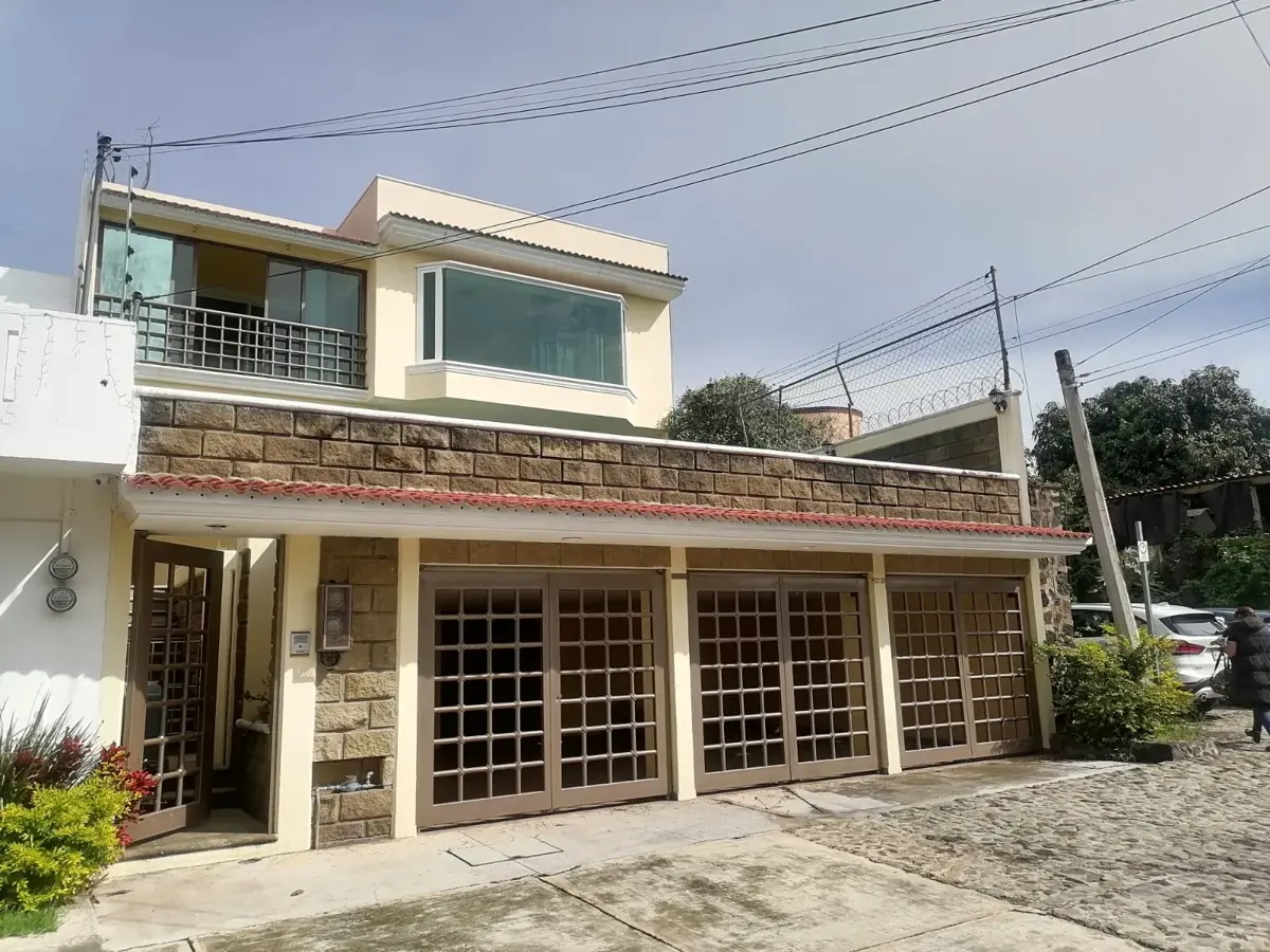 Casa en venta en Lomas de Tzompantle, Cuernavaca — foto 1 de 32