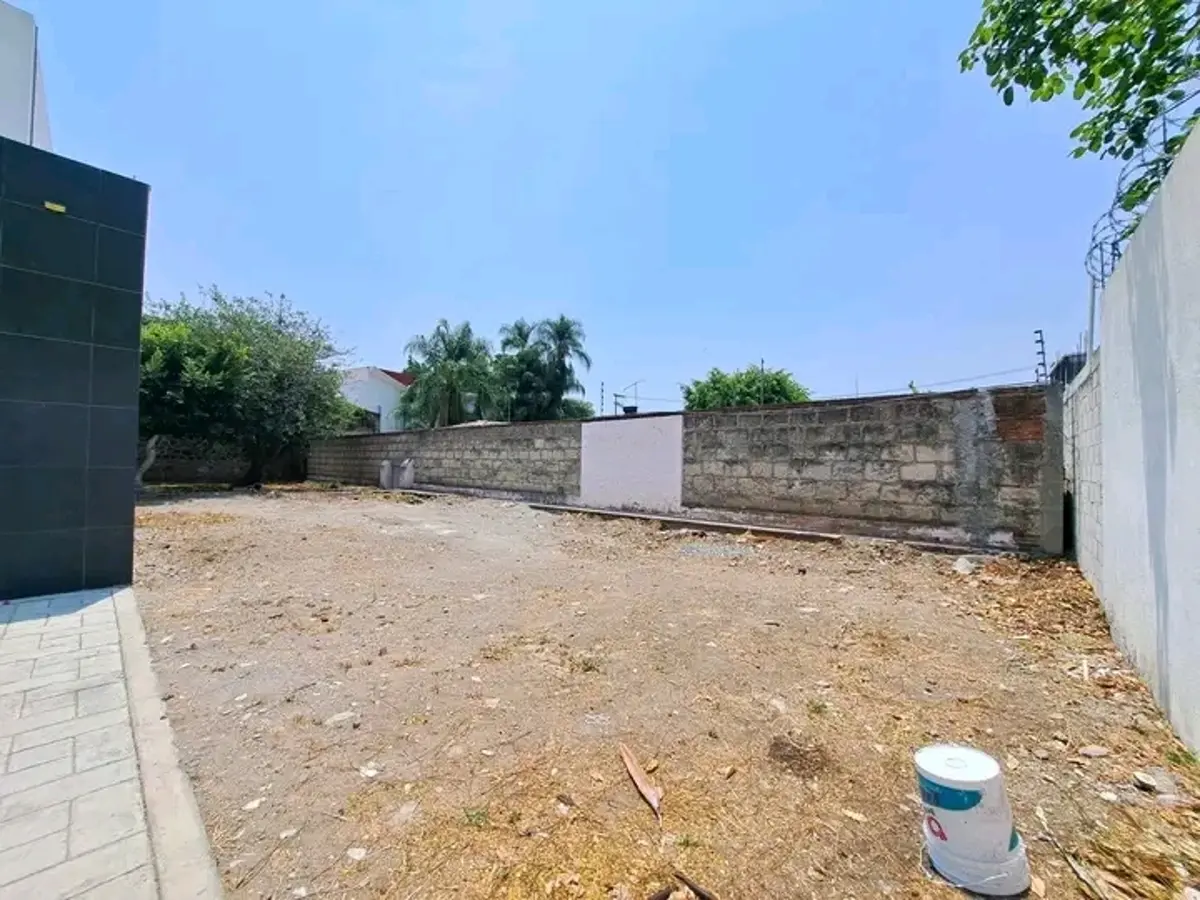 Terreno en venta en Jardines de Cuernavaca, Cuernavaca — foto 1 de 8