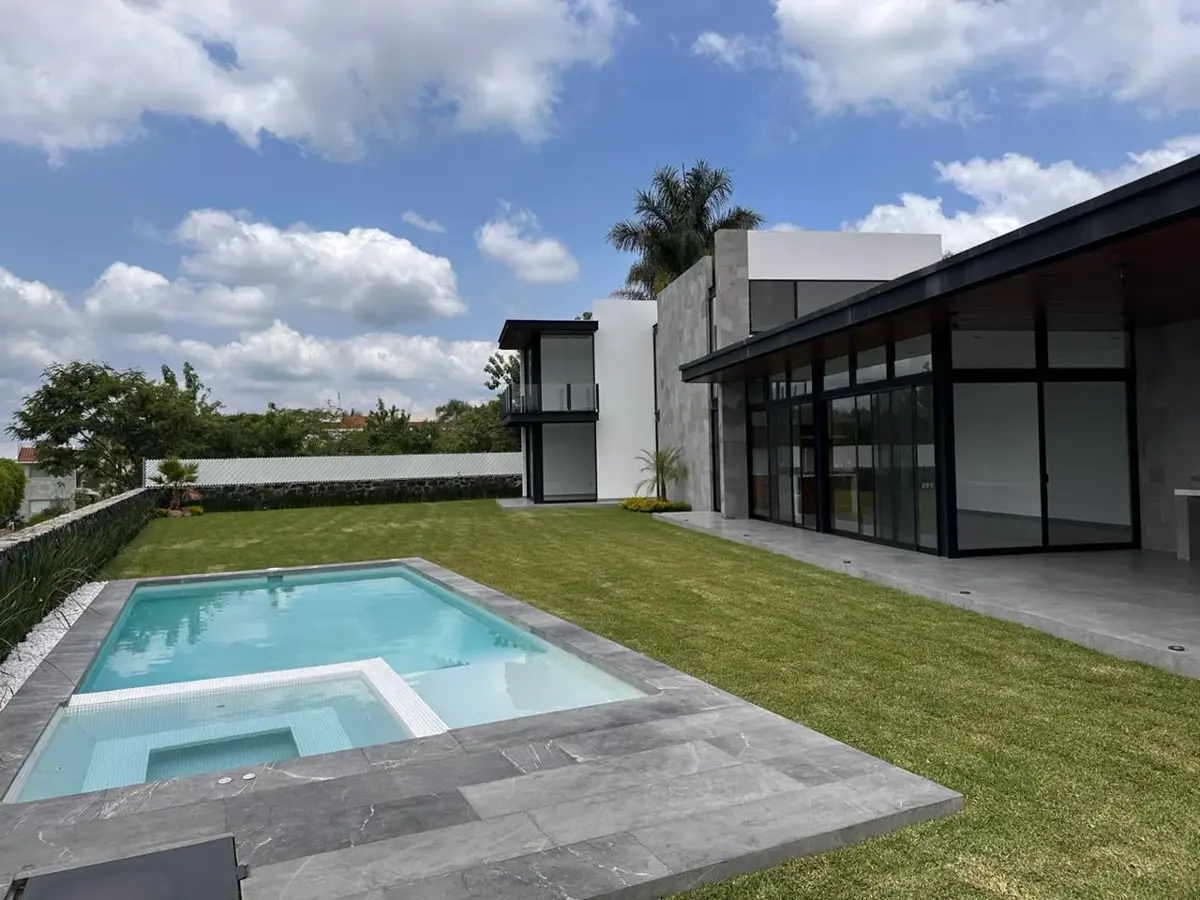 Casa en venta en Lomas de Cocoyoc, Atlatlahucan — foto 1 de 35