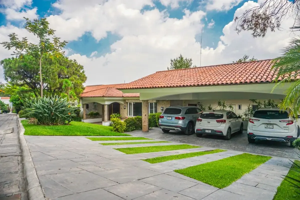 Casa en venta en El Prado, Zapopan — foto 1 de 32