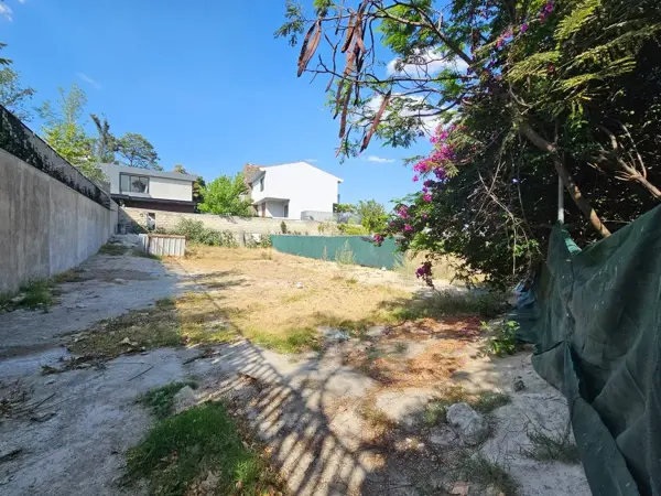 Terreno en venta en Lomas del Valle sobre Pablo Neruda