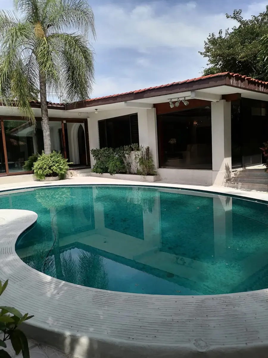 Casa en venta en Club de golf Tabachines, Cuernavaca — foto 1 de 37