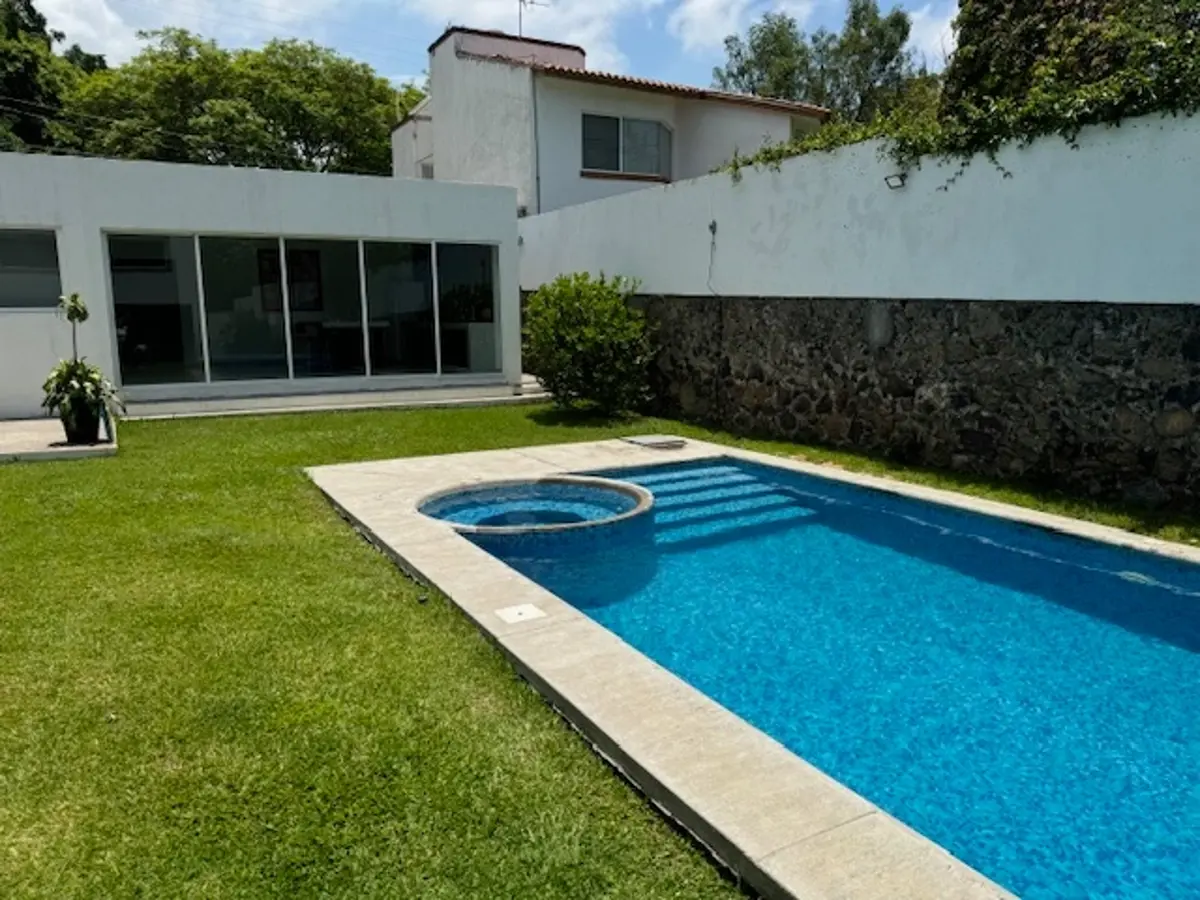 Casa en venta en Lomas de Atzingo, Cuernavaca — foto 1 de 24