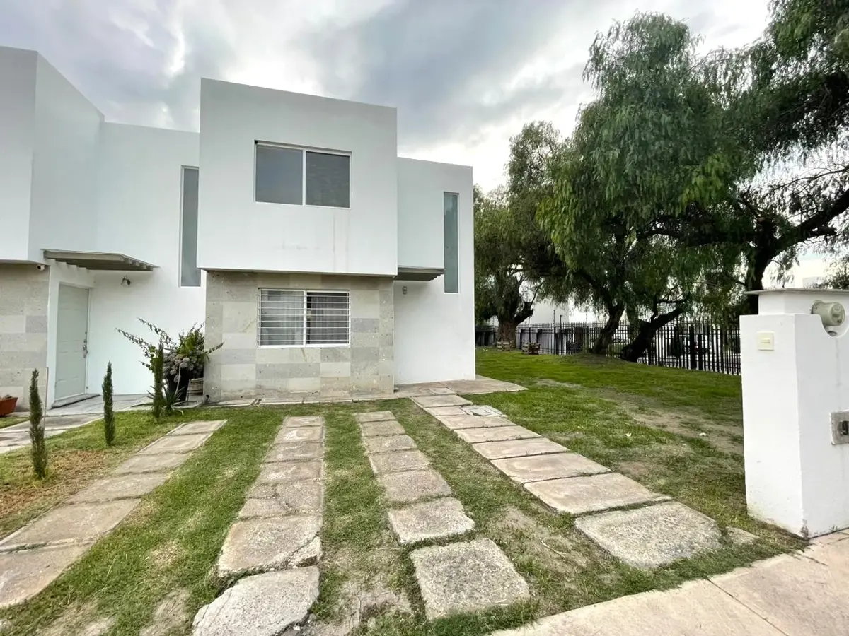 Casa en venta en Paseos del Bosque, Corregidora — foto 1 de 24