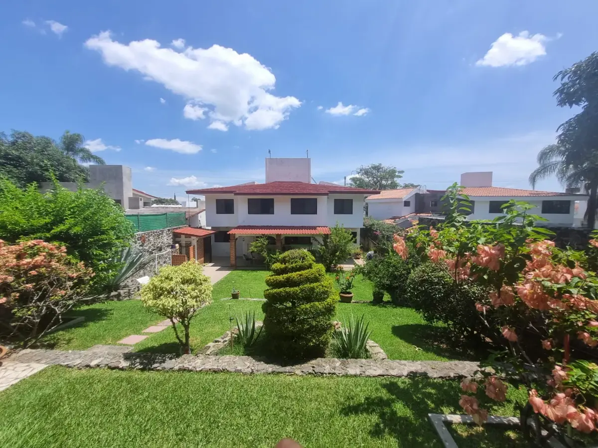 Casa en venta en Lomas de Cocoyoc, Atlatlahucan — foto 1 de 37