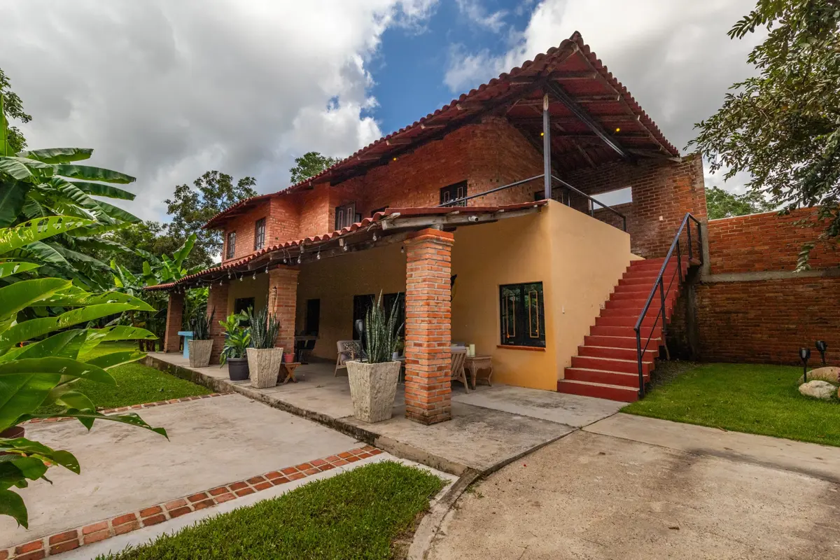Casa en venta en El Tuito, Cabo Corrientes — foto 1 de 42
