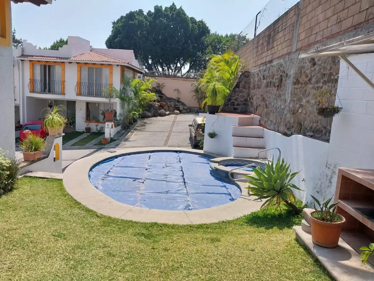 Casa en venta en Lomas de Atzingo, Cuernavaca — foto 1 de 19