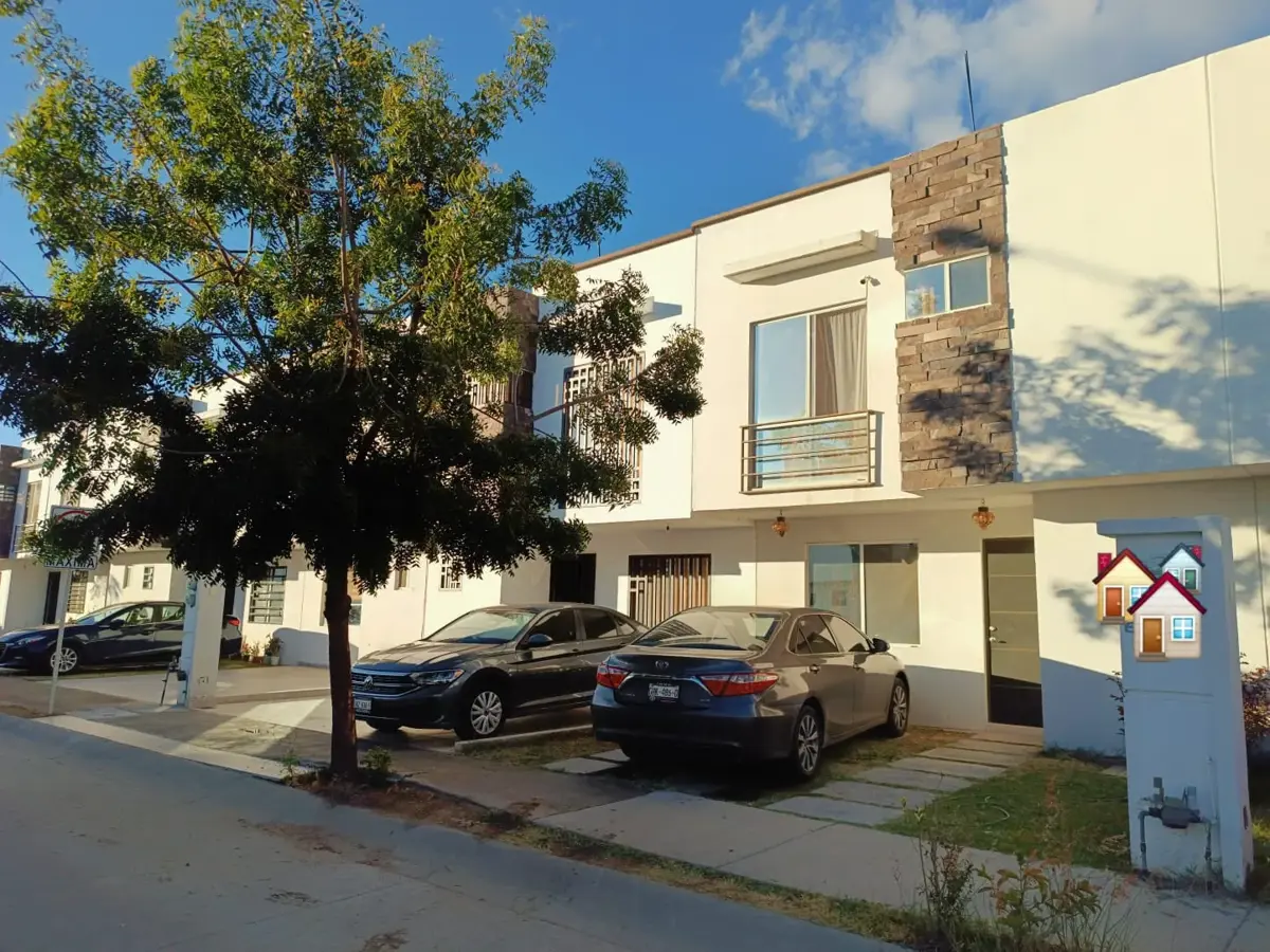 Casa en venta en Valle del Roble, León — foto 1 de 16