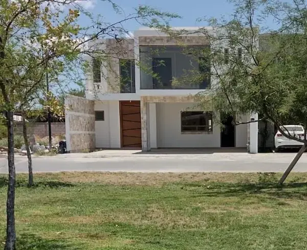 Casa en Venta Zona de Las Trojes, El Cortijo. con 4ta Recámara en planta baja