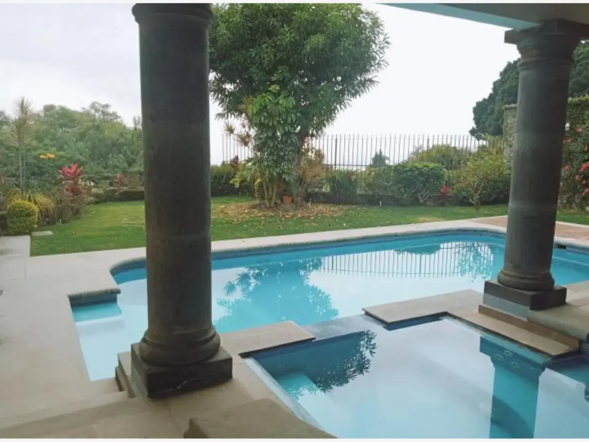 Casa en venta en Jardines de Ahuatepec, Cuernavaca — foto 1 de 29