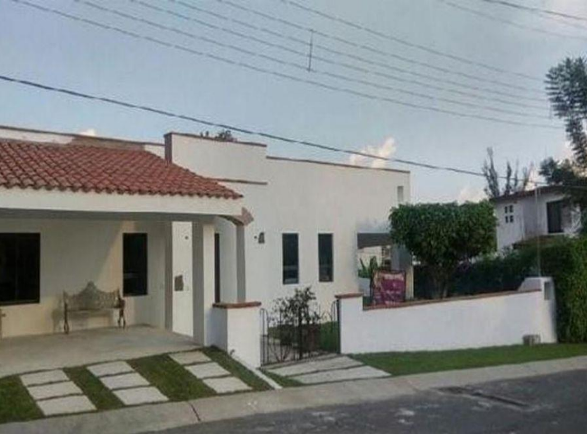 Casa en venta en Lomas de Cocoyoc, Atlatlahucan — foto 1 de 9
