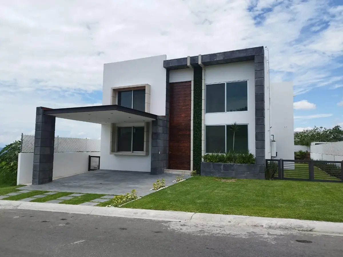 Casa en venta en Lomas de Cocoyoc, Atlatlahucan — foto 1 de 42