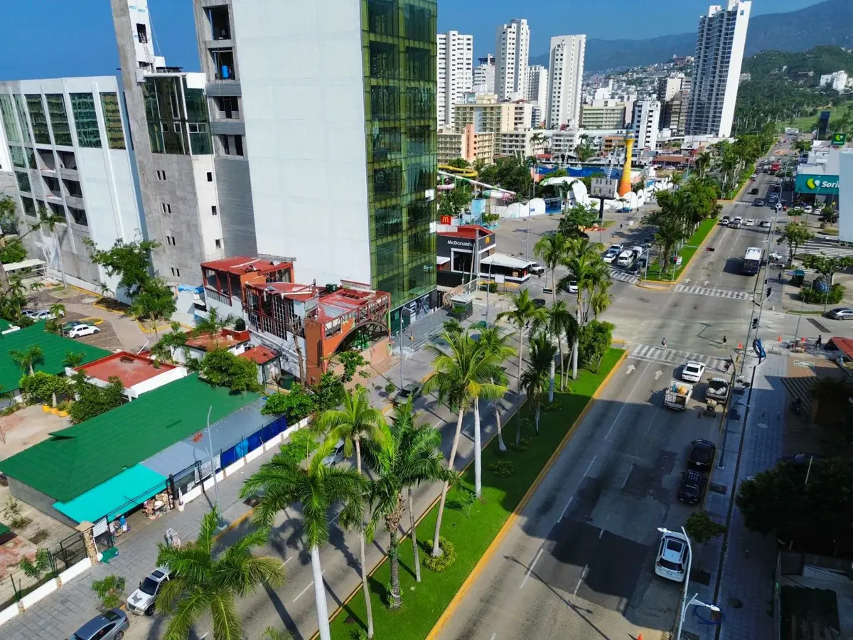 Local en renta en Costa Azul, Acapulco de Juárez — foto 1 de 15