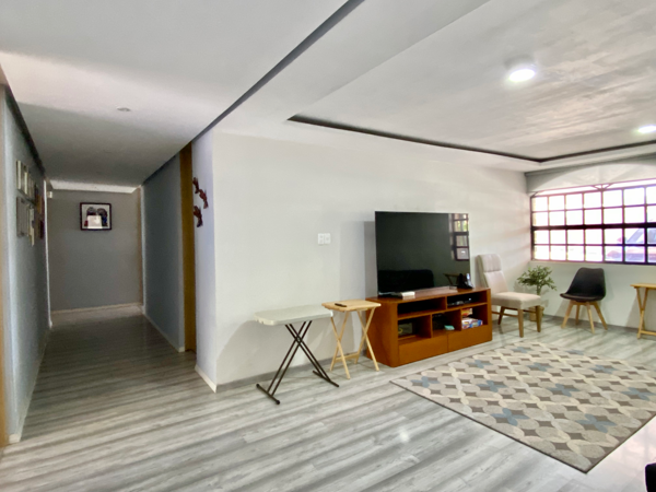 EXCELENTE CASA CON RENDIMIENTO DE RENTAS, CUENTA CON 3 DEPARTAMENTOS MODERNOS, EN SAN ISIDRO!!