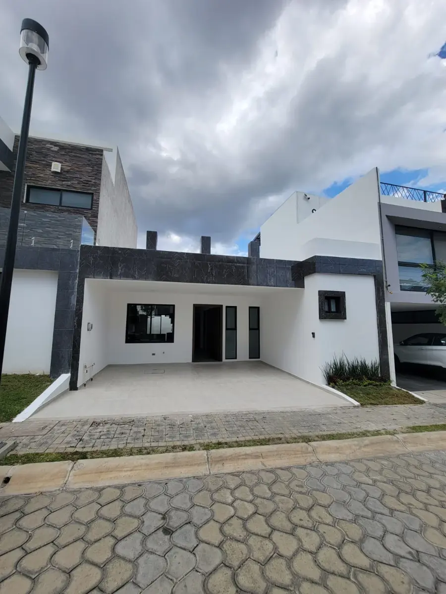 Casa en venta en Lomas de Angelópolis, San Andrés Cholula — foto 1 de 13