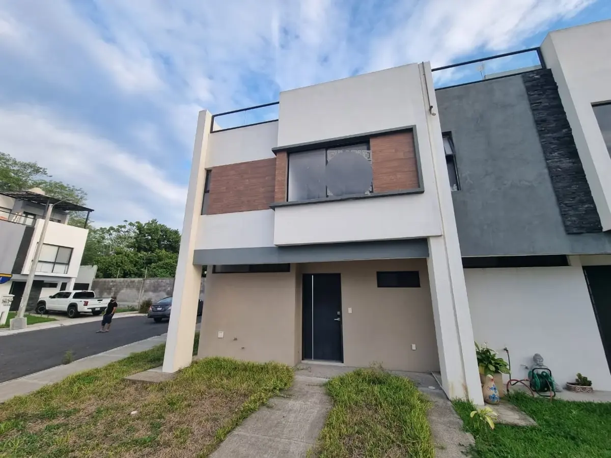 Casa en renta en Cumbres Residencial, Boca del Río — foto 1 de 27