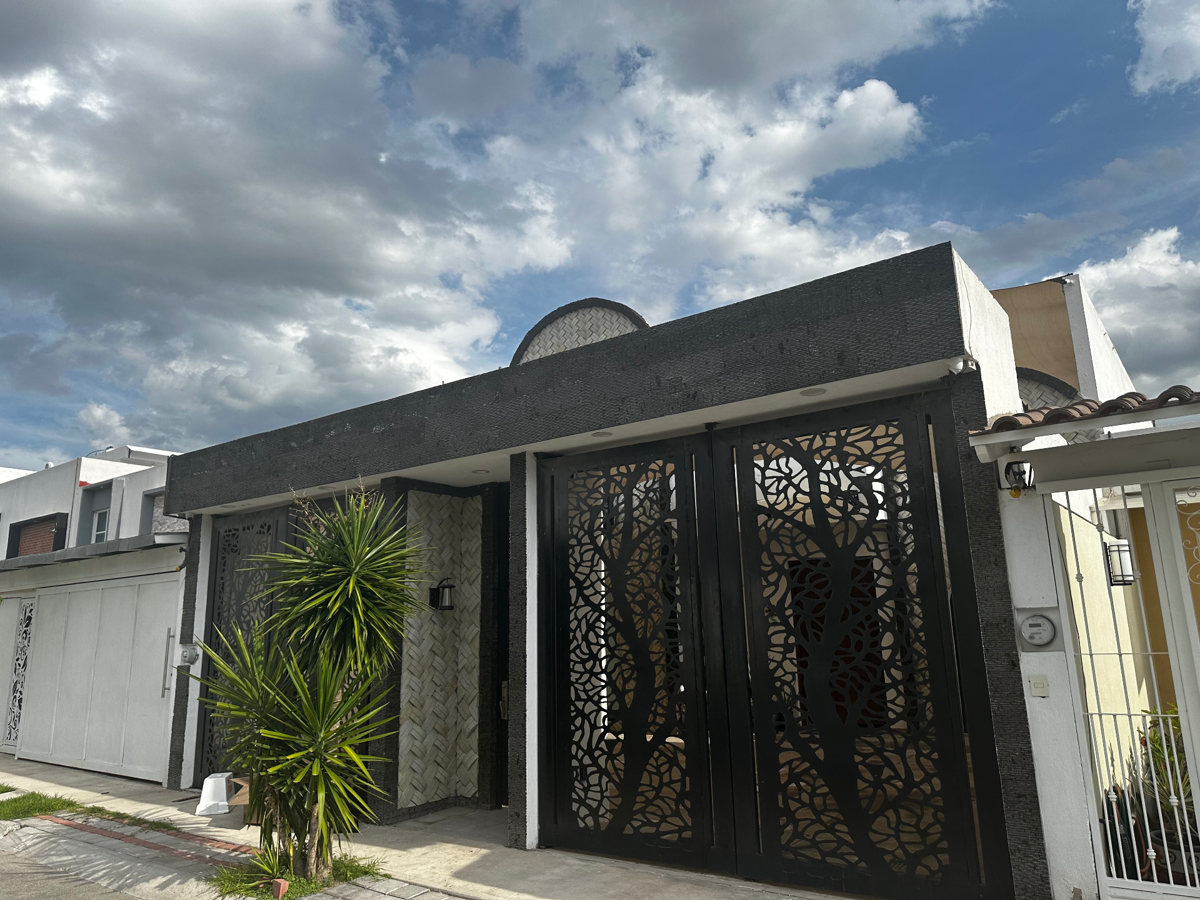 Casa en venta en Residencial Santa Fe, Corregidora — foto 1 de 24
