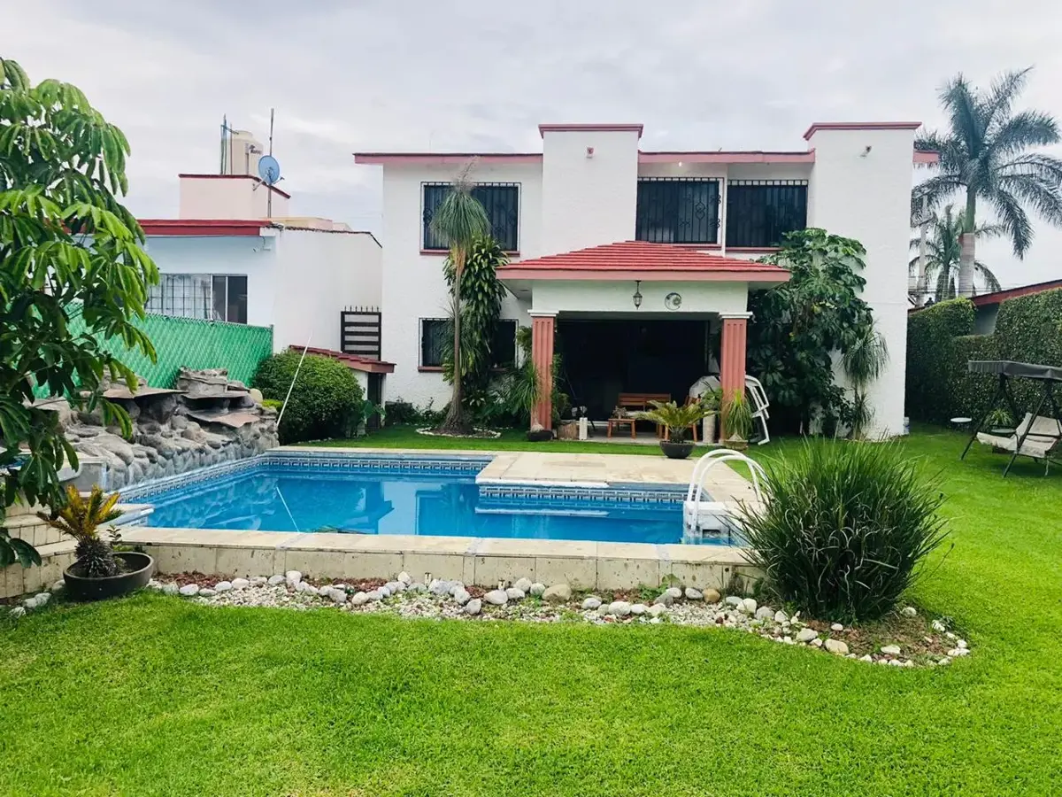 Casa en venta en Lomas de Cocoyoc, Atlatlahucan — foto 1 de 12