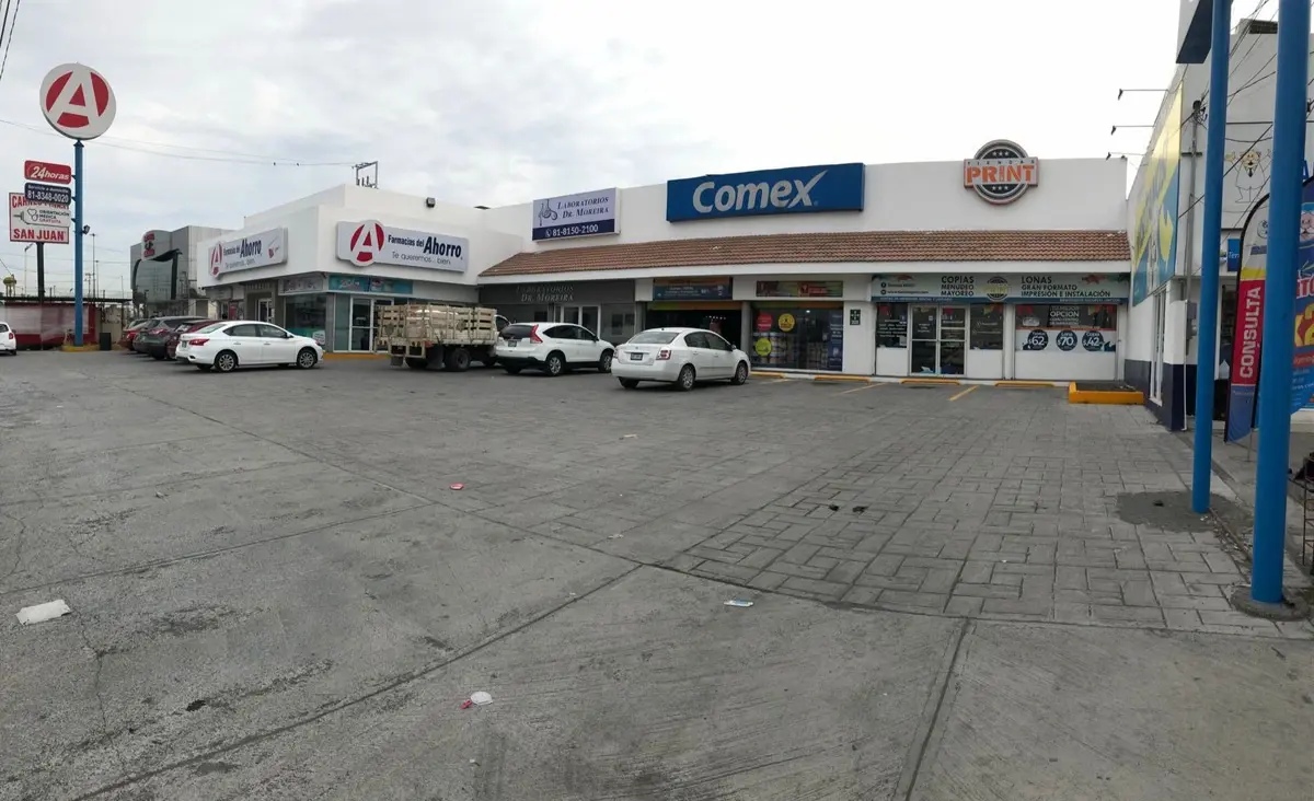 Local en renta en Puerta de Hierro, Monterrey — foto 1 de 3