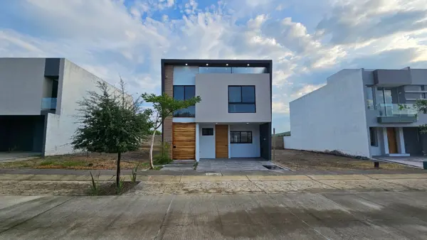 Casa en venta en Adamar, Tlajomulco de Zúñiga — foto 2 de 34