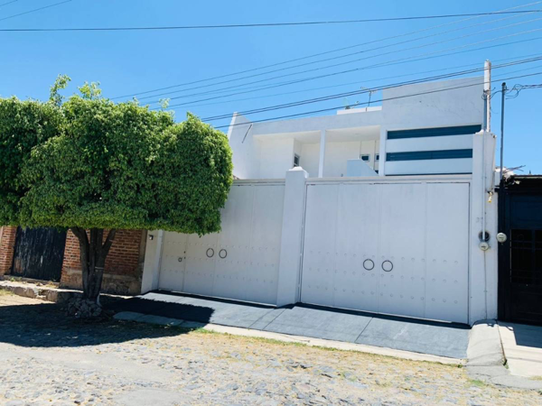 Casa en venta en La Venta del Astillero, Zapopan — foto 2 de 25