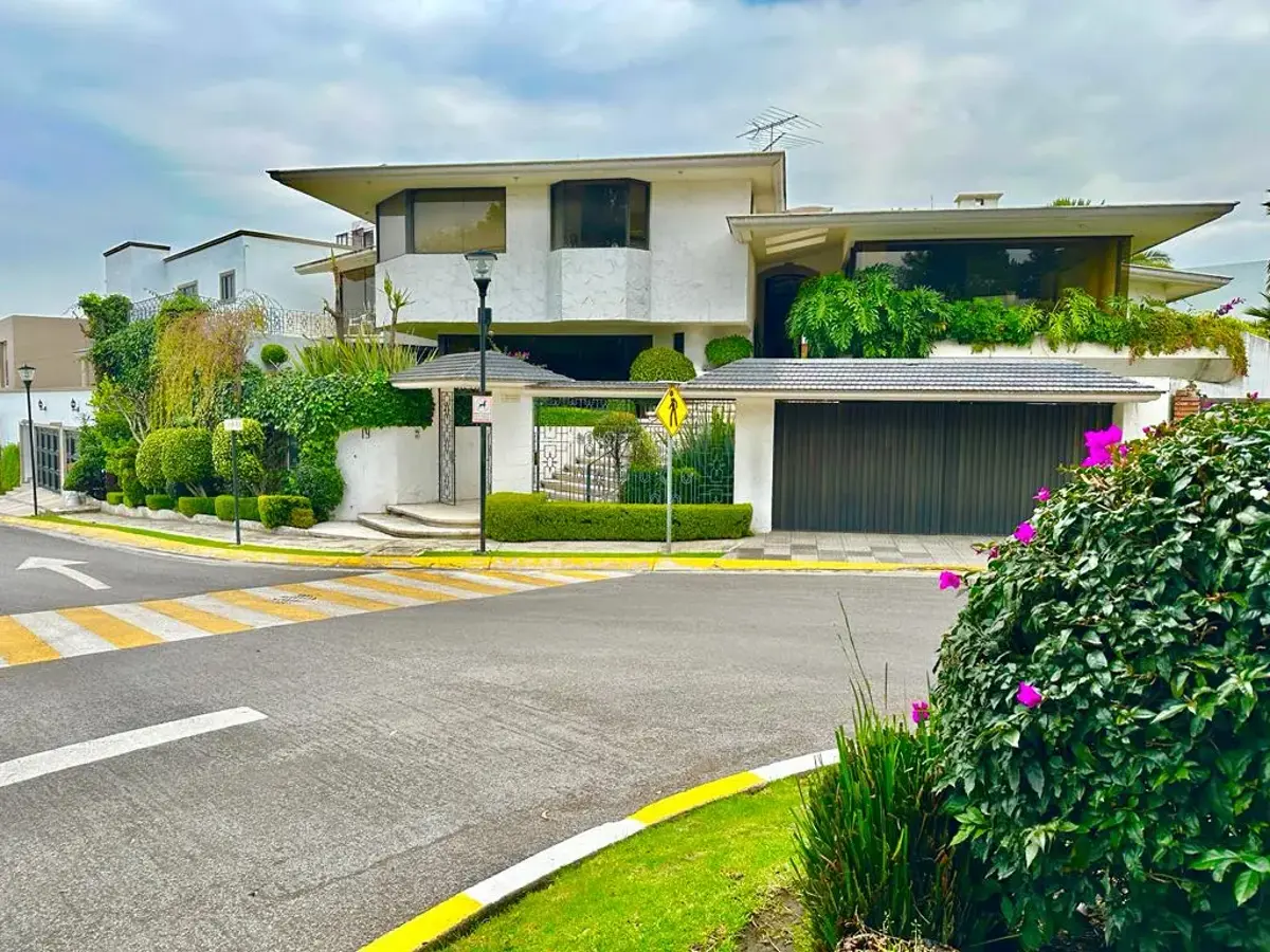 Casa en venta en Interlomas, Huixquilucan — foto 1 de 34