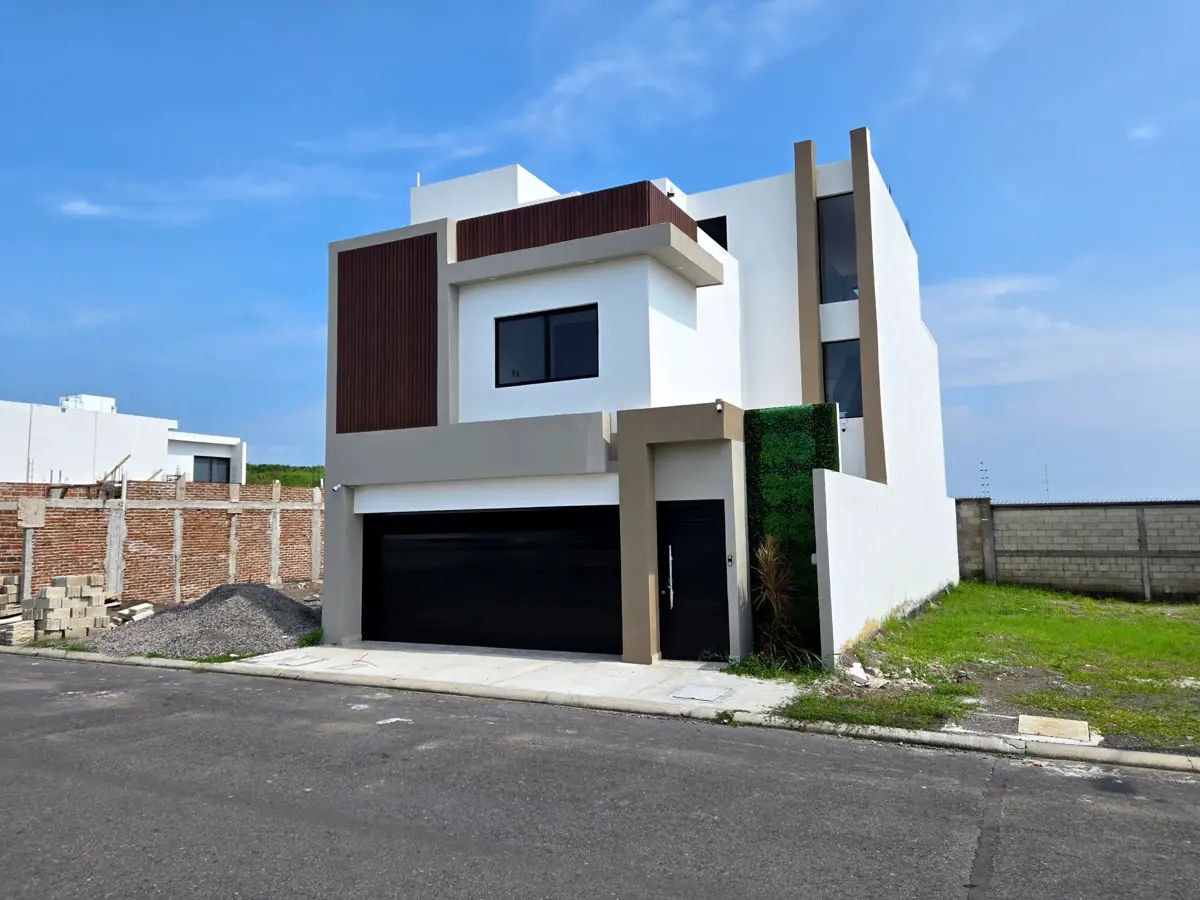 Casa en venta en Lomas de la Rioja, Alvarado — foto 1 de 24