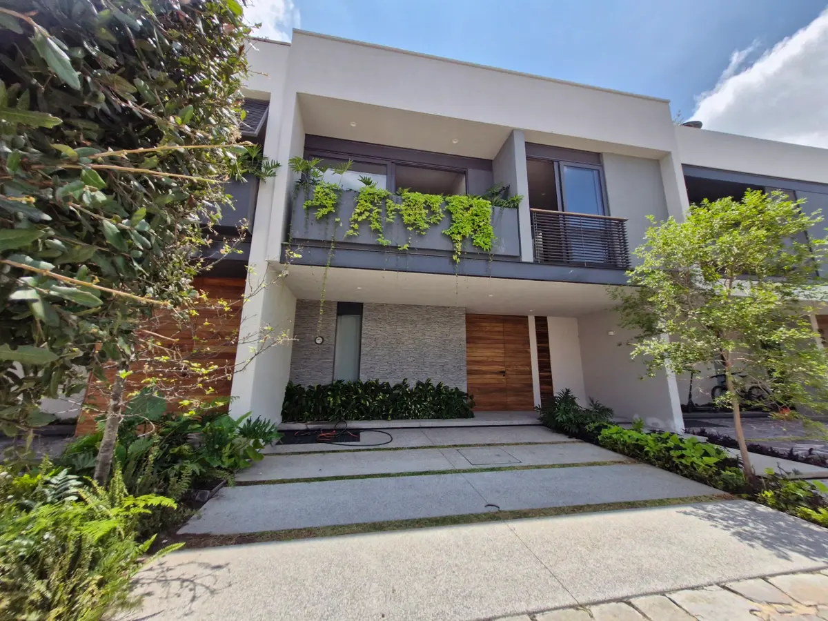 Casa en venta en Solares, Zapopan — foto 1 de 46