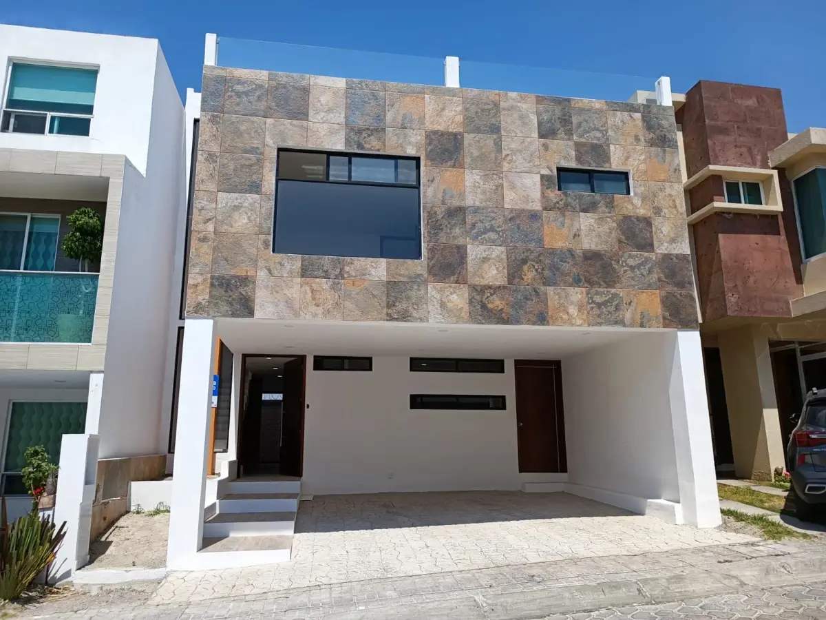 Casa en venta en Lomas de Angelópolis, San Andrés Cholula — foto 1 de 32