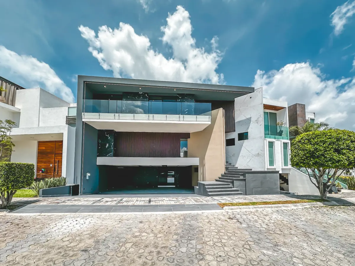 Casa en venta en Lomas de Angelópolis, San Andrés Cholula — foto 1 de 69