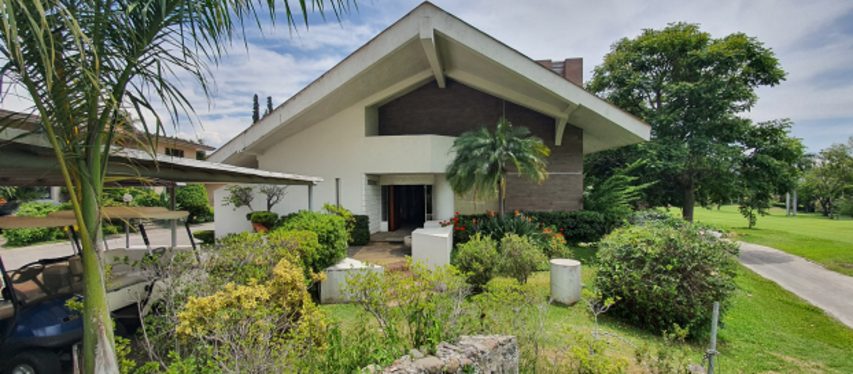 Casa en venta en Club de golf Tabachines, Cuernavaca — foto 1 de 12